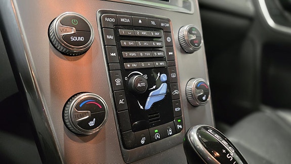 Volvo XC60 14 of 25