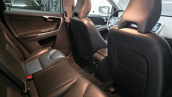 Volvo XC60 11 of 25