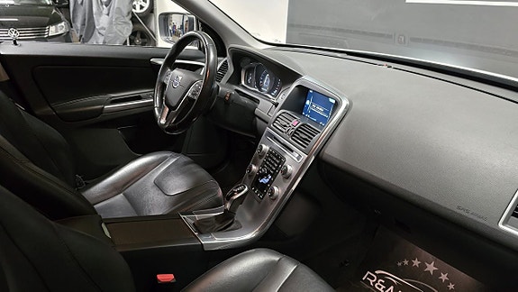 Volvo XC60 9 of 25
