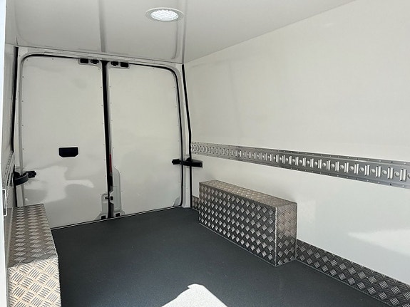 Volkswagen Crafter 13 of 16