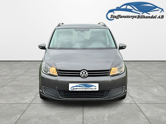 Volkswagen Touran 2 of 5
