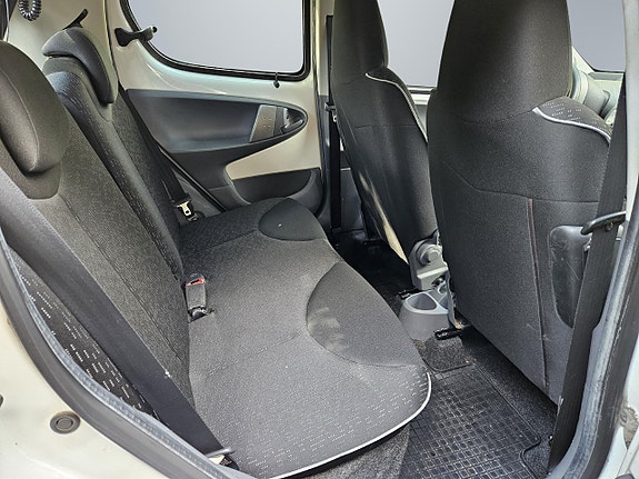 Peugeot 107 12 of 16