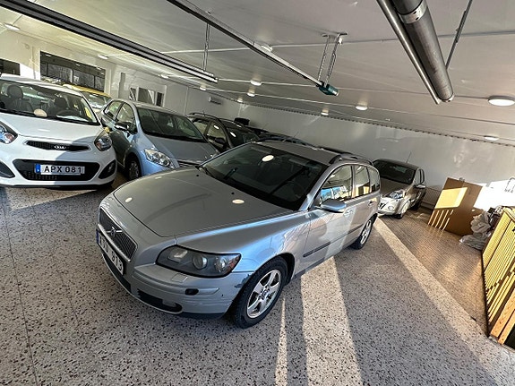 Volvo V50 3 of 5