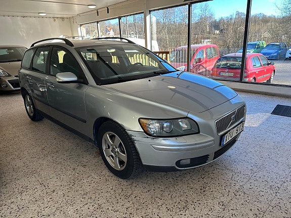 Volvo V50 2 of 5