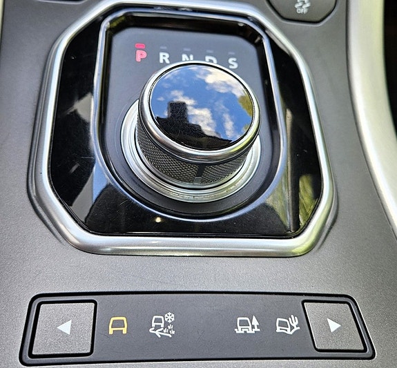 Land Rover Range Rover Evoque 18 of 23