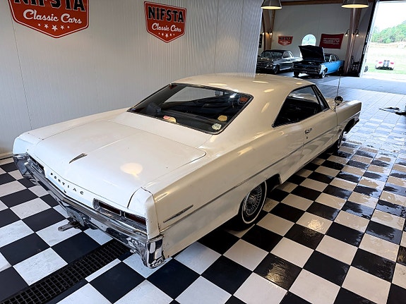 Pontiac Catalina 10 of 30