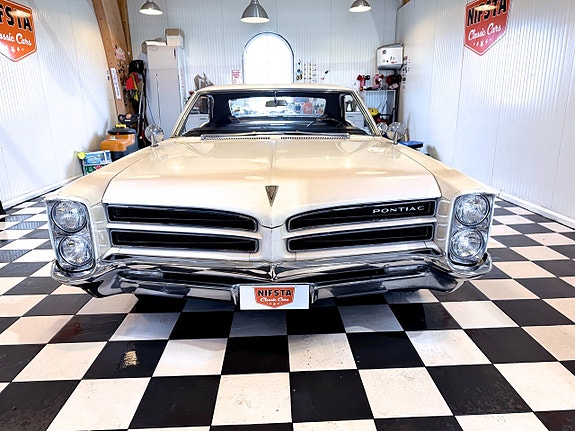 Pontiac Catalina 4 of 30