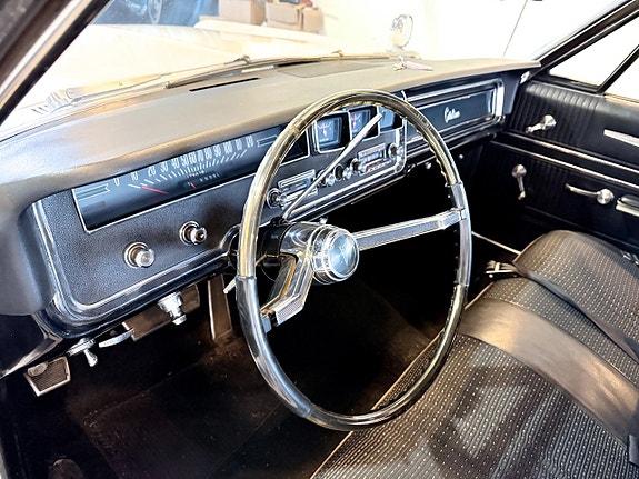 Pontiac Catalina 18 of 30