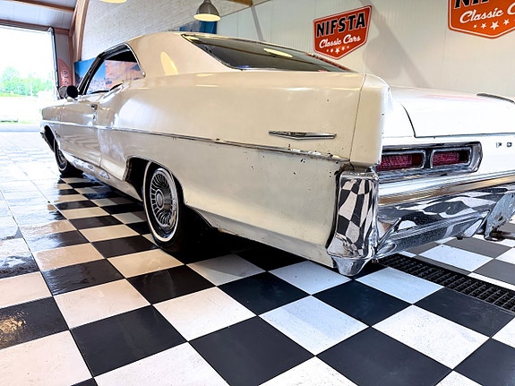 Pontiac Catalina 15 of 30