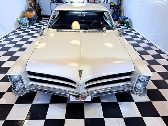 Pontiac Catalina 5 of 30