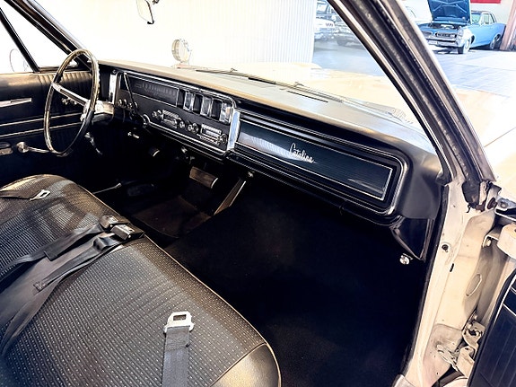 Pontiac Catalina 28 of 30