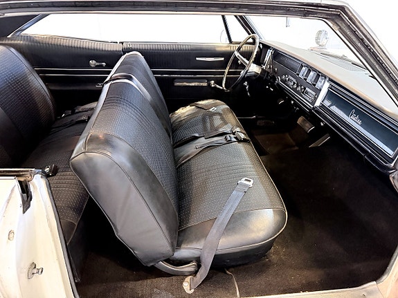 Pontiac Catalina 27 of 30