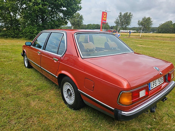 BMW 735i 7 of 30