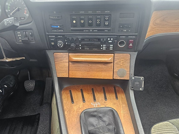 BMW 735i 29 of 30