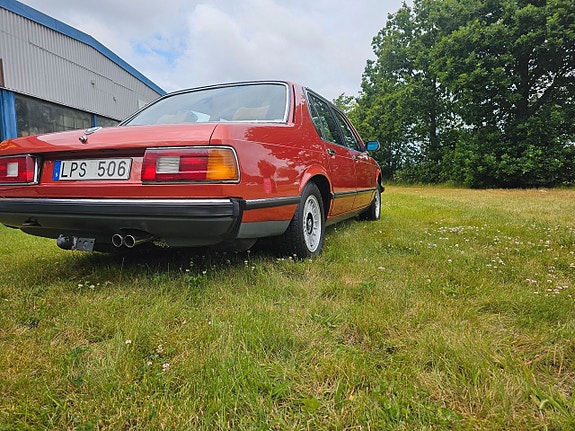 BMW 735i 12 of 30