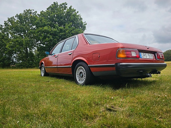 BMW 735i 9 of 30