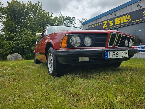 BMW 735i 2 of 5
