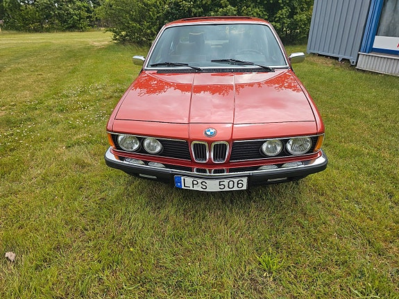 BMW 735i 3 of 5