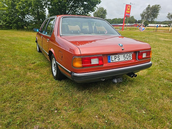 BMW 735i 8 of 30