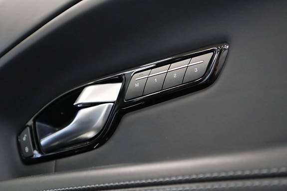 Land Rover Range Rover Evoque 17 of 26