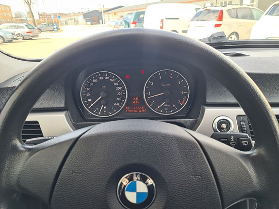 BMW 318 11 of 12