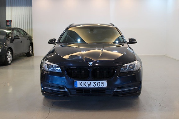 BMW 520 2 of 5