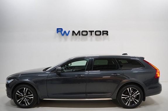 Volvo V90 Cross Country 3 of 5