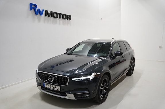Volvo V90 Cross Country 2 of 5