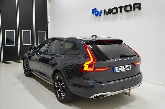 Volvo V90 Cross Country 4 of 5