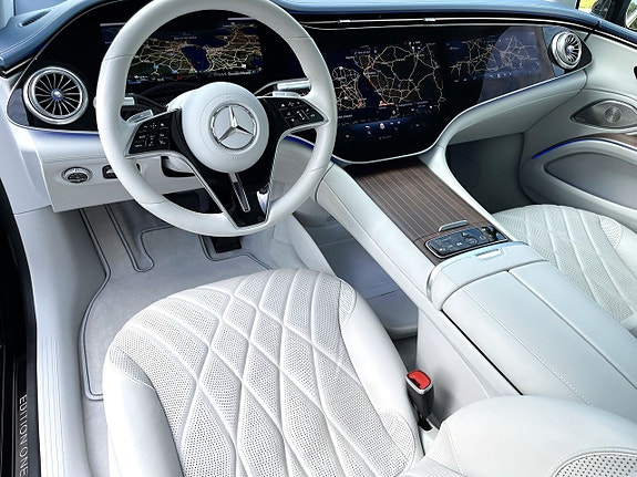 Mercedes-Benz EQS580 4 of 5