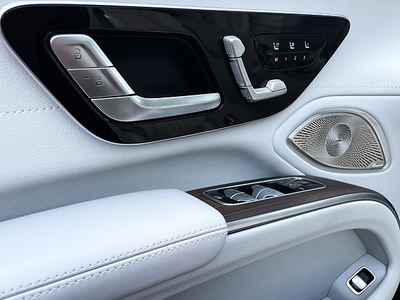 Mercedes-Benz EQS580 7 of 9