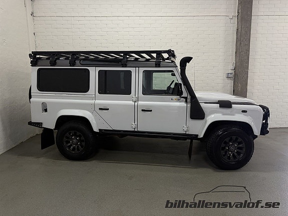 Land Rover Defender 110 2 of 5