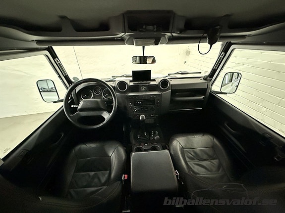 Land Rover Defender 110 4 of 5
