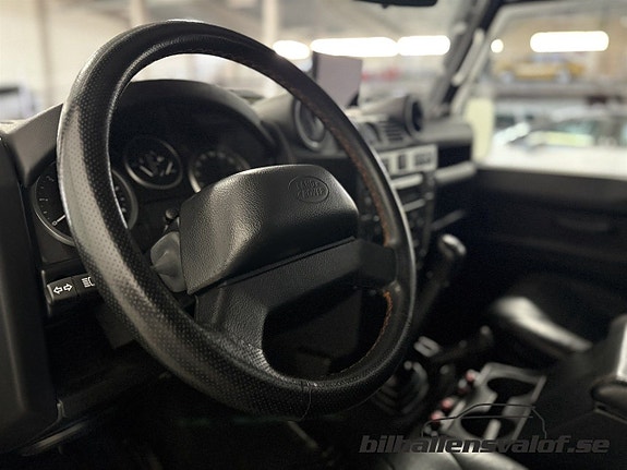 Land Rover Defender 110 3 of 5