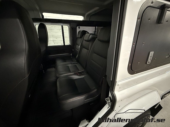Land Rover Defender 110 5 of 5