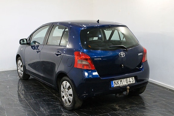 Toyota Yaris 7 of 9