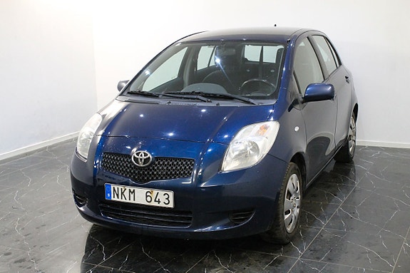 Toyota Yaris 4 of 9
