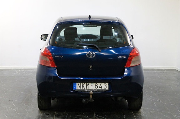 Toyota Yaris 5 of 9