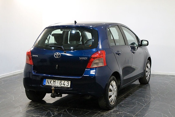 Toyota Yaris 6 of 9