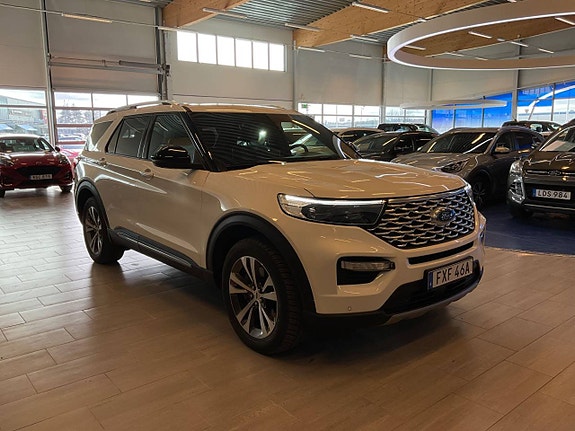 Ford Explorer 3 of 5