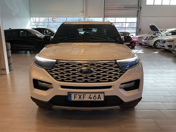 Ford Explorer 2 of 5