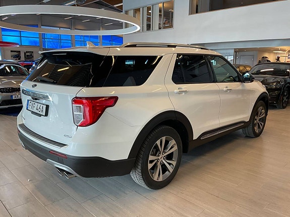 Ford Explorer 4 of 5