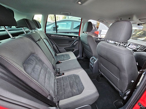 Volkswagen Golf Sportsvan 11 of 15