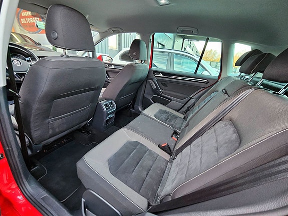 Volkswagen Golf Sportsvan 9 of 15