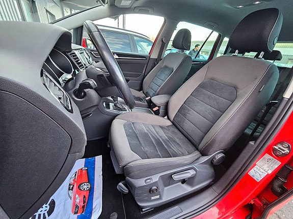 Volkswagen Golf Sportsvan 10 of 15