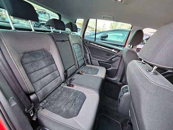 Volkswagen Golf Sportsvan 12 of 15