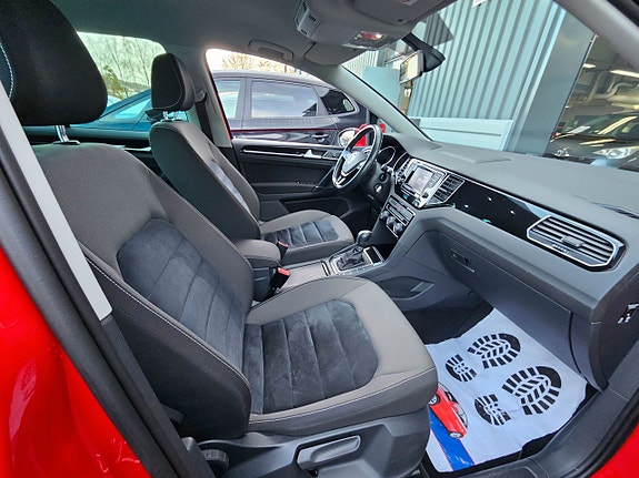 Volkswagen Golf Sportsvan 13 of 15
