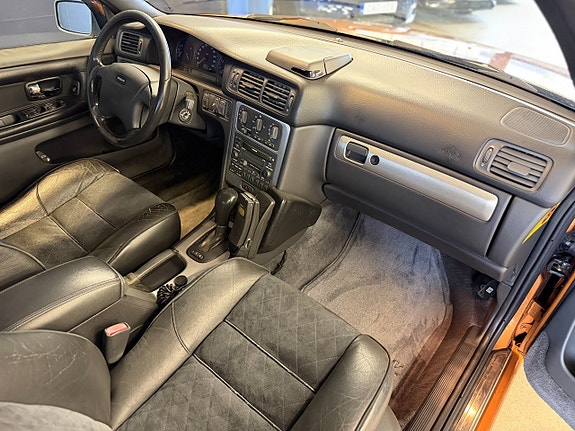 Volvo V70 18 of 24