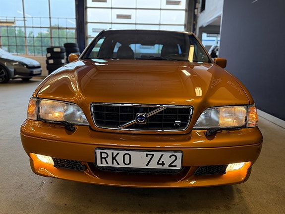 Volvo V70 2 of 24