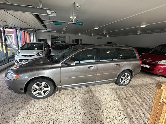 Volvo V70 5 of 12